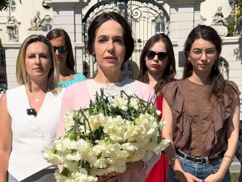 Miriam Lexmann - Sto zlomených karafiátov pre Fica